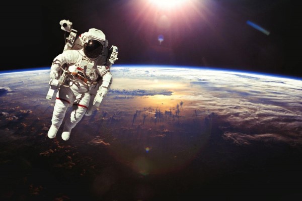 宇航员为什么要穿宇航服才能上太空