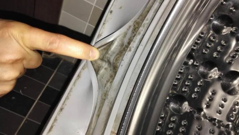 如何清理滚筒洗衣机中的脏物 滚筒洗衣机脏东西从哪取出来