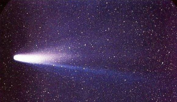 哈雷彗星绕太阳运行的周期约为多少年方向