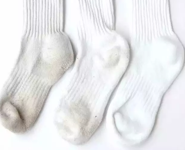 袜子用什么洗比较好 洗白袜子的小窍门